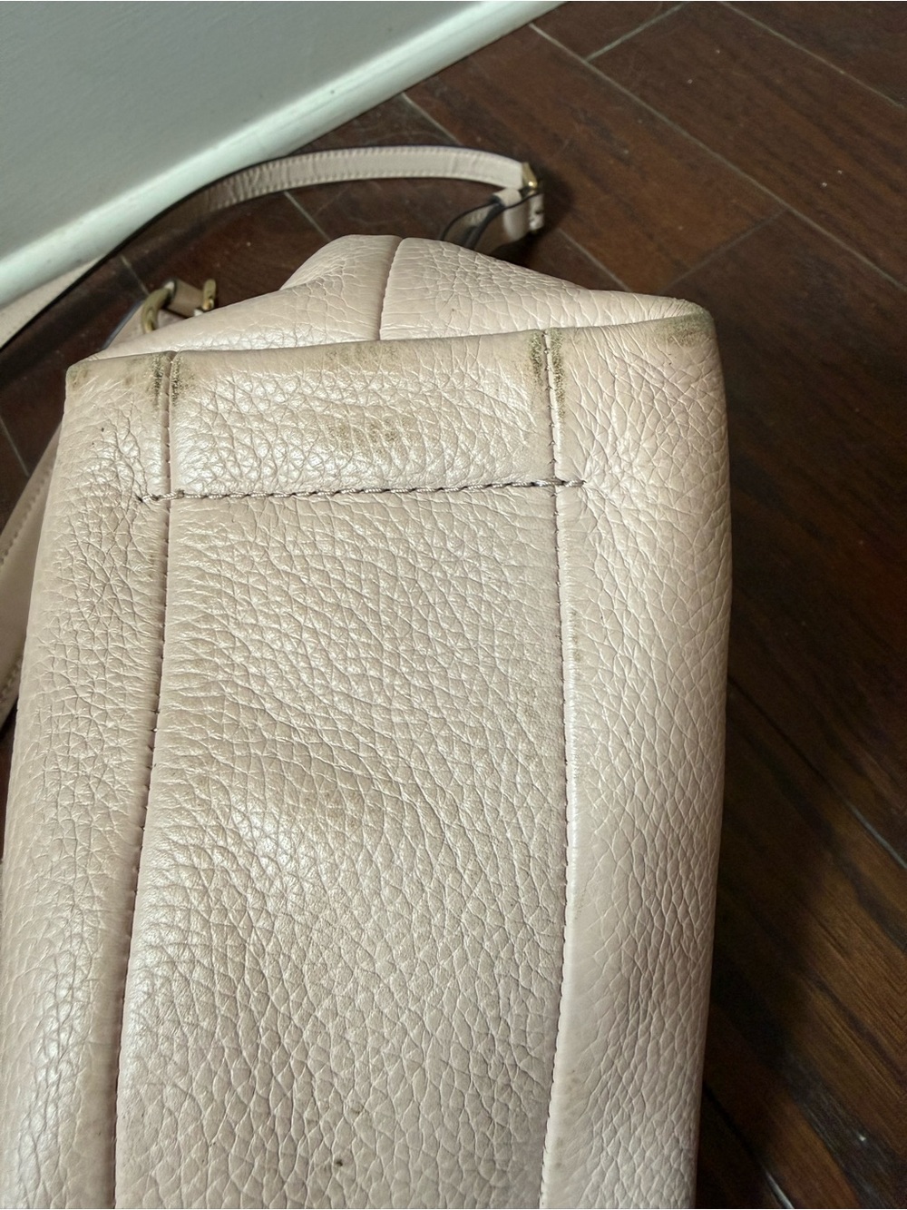 Michael Kors Soft Blush Pebbled Leather Shoulder Bag with Charm - Picture 4 of 4